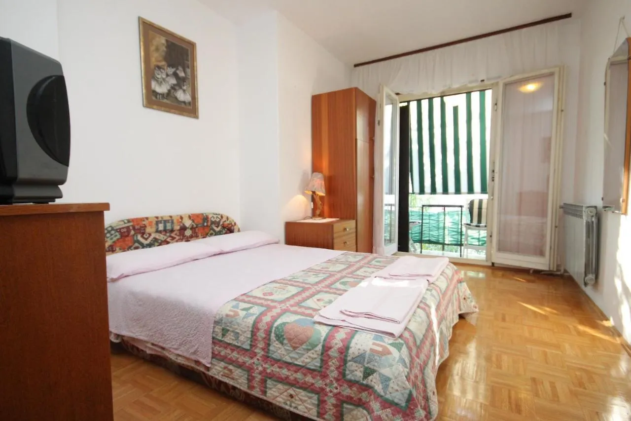 Apartments And Rooms With Parking Space Rovinj - 7170 Affittacamere