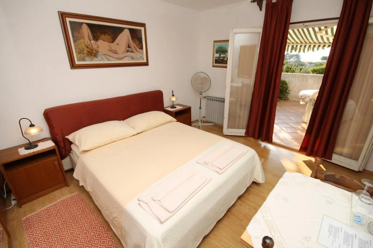 Apartments And Rooms With Parking Space Rovinj - 7170