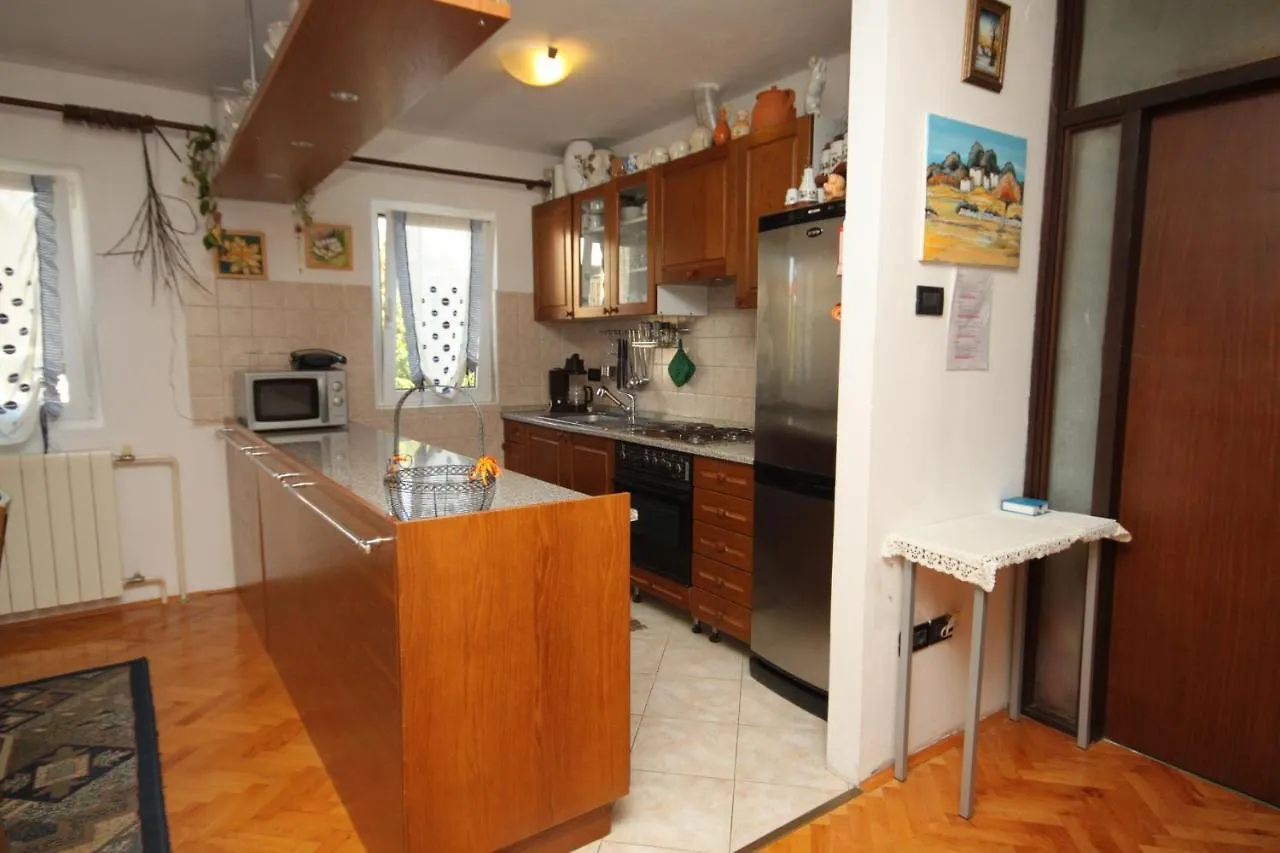 Apartments And Rooms With Parking Space Rovinj - 7170 3*,